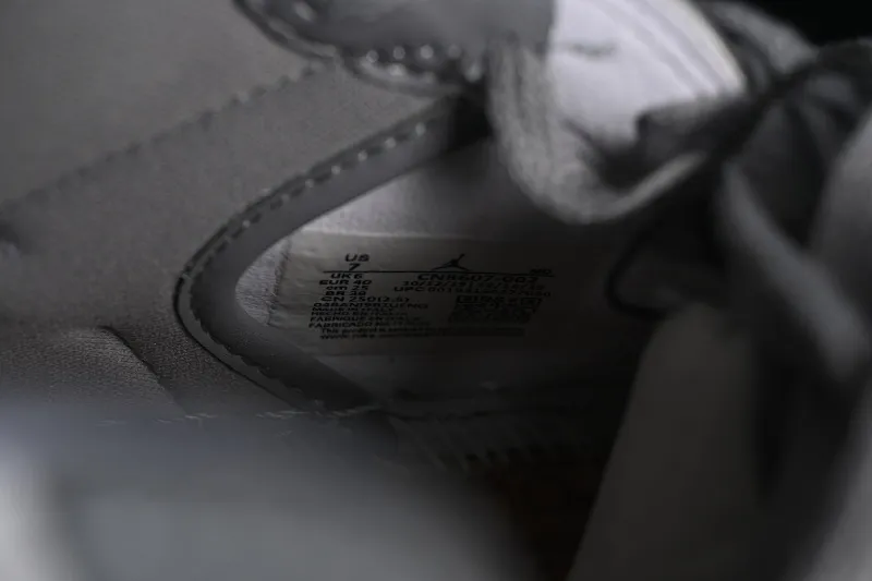 All categories Air Jordan Jordan series basketball shoes Air Jordan 1 High Dior x Air Jordan 1 Low AJ1 Joe 1 Dior joint white gray high top CN8607-002